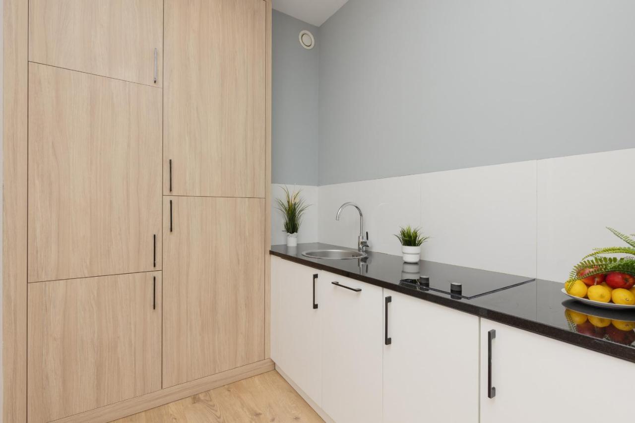 Wola Pet-Friendly Apartments With Ac Slawinska By Noclegi Renters Varsovia Exterior foto