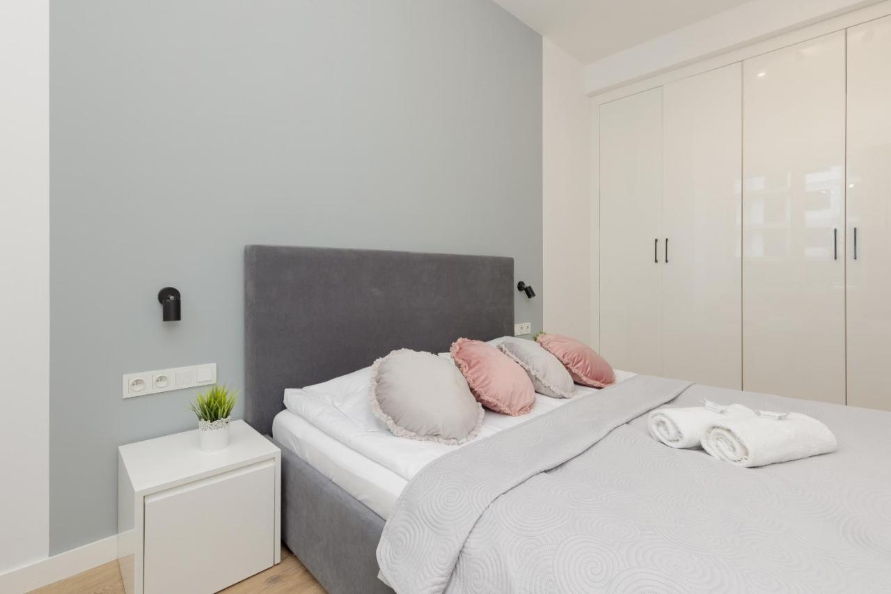 Wola Pet-Friendly Apartments With Ac Slawinska By Noclegi Renters Varsovia Exterior foto