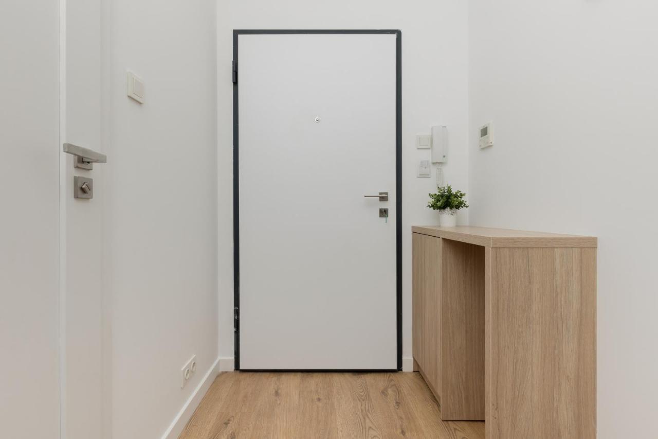 Wola Pet-Friendly Apartments With Ac Slawinska By Noclegi Renters Varsovia Exterior foto