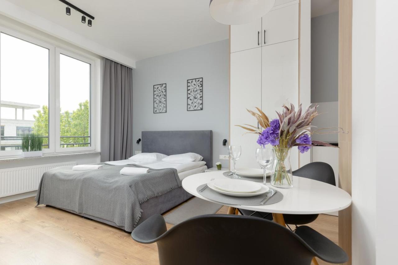Wola Pet-Friendly Apartments With Ac Slawinska By Noclegi Renters Varsovia Exterior foto
