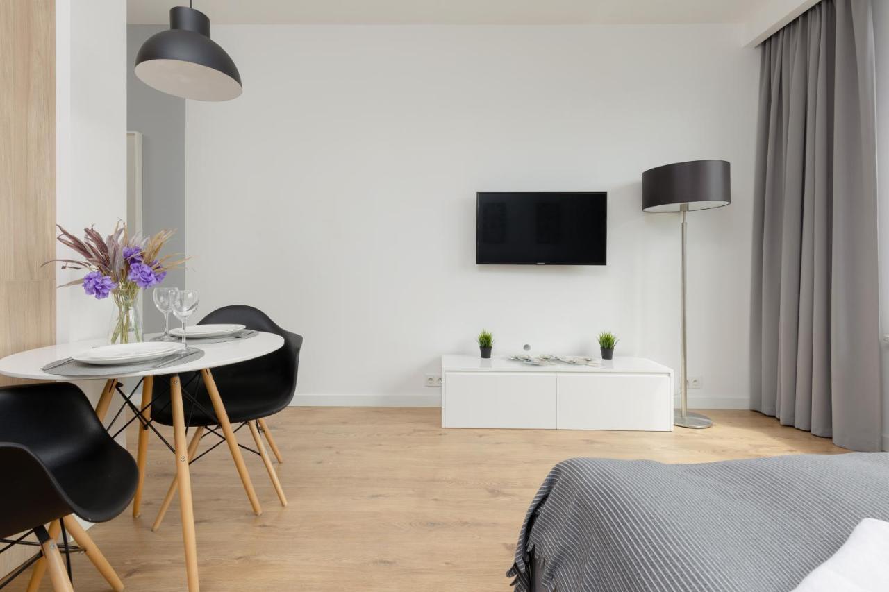 Wola Pet-Friendly Apartments With Ac Slawinska By Noclegi Renters Varsovia Exterior foto