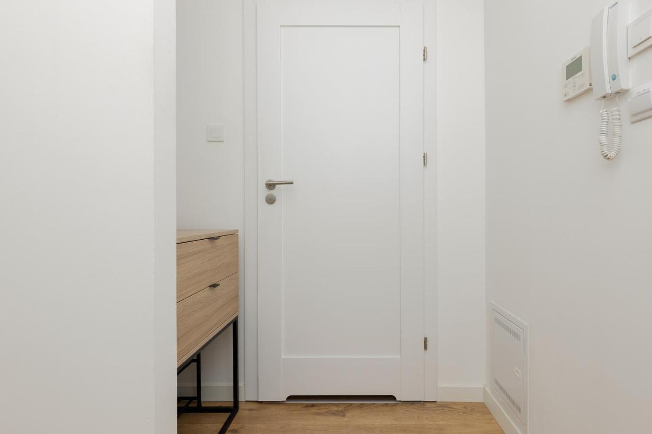 Wola Pet-Friendly Apartments With Ac Slawinska By Noclegi Renters Varsovia Exterior foto