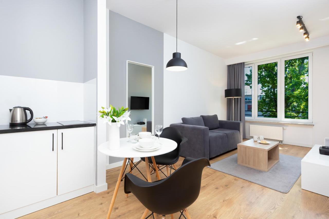 Wola Pet-Friendly Apartments With Ac Slawinska By Noclegi Renters Varsovia Exterior foto