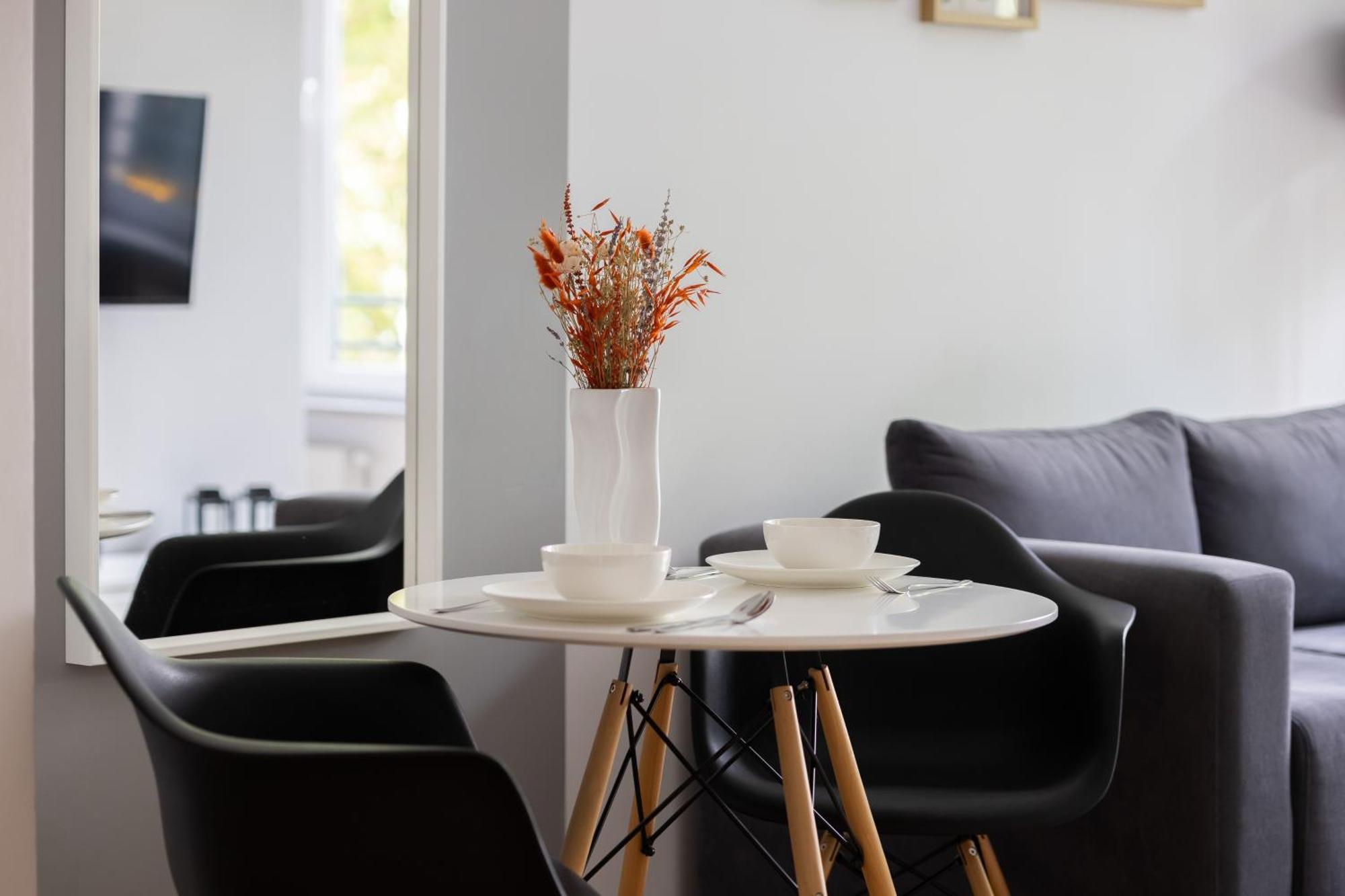 Wola Pet-Friendly Apartments With Ac Slawinska By Noclegi Renters Varsovia Exterior foto